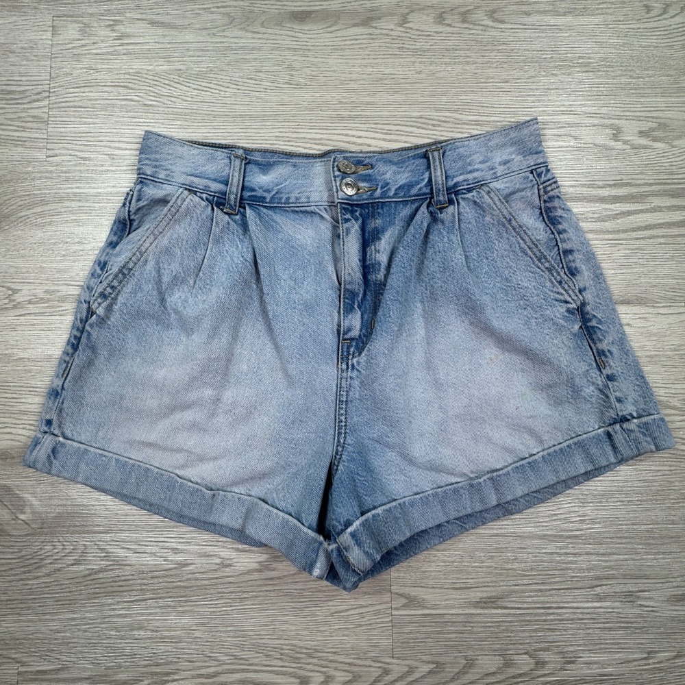American Eagle Women Mom Short Light Wash Blue Denim Pleated Cuffed Size 6